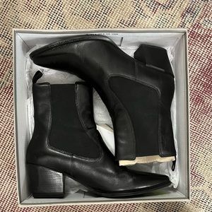 Vagabond shoemakers Betsy